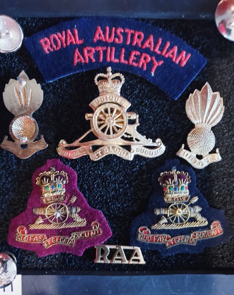CB 11 RAA Officers insignia set with bullion bert badge variations small